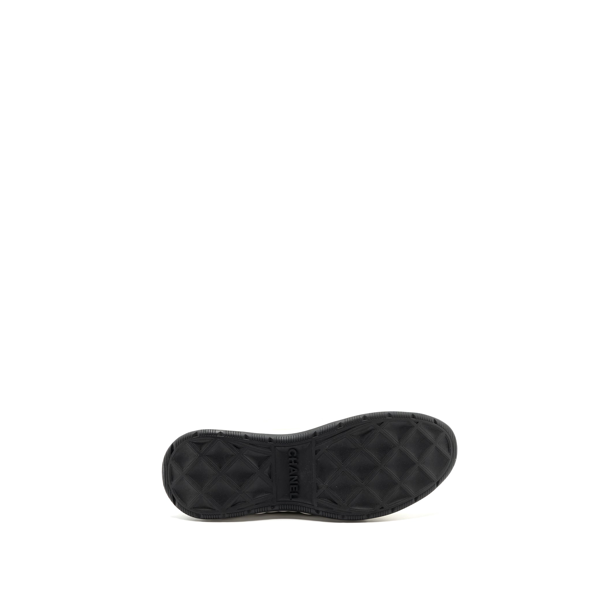 CHANEL CLASSIC SNEAKER FABRIC/SUEDE CALFSKIN BLACK/WHITE