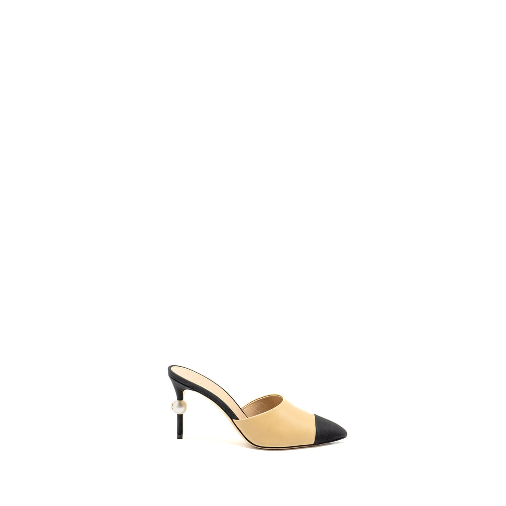 CHANEL PEARL HEEL MULE LEATHER BEIGE/BLACK