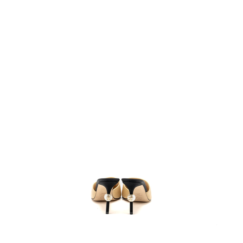 CHANEL PEARL HEEL MULE LEATHER BEIGE/BLACK