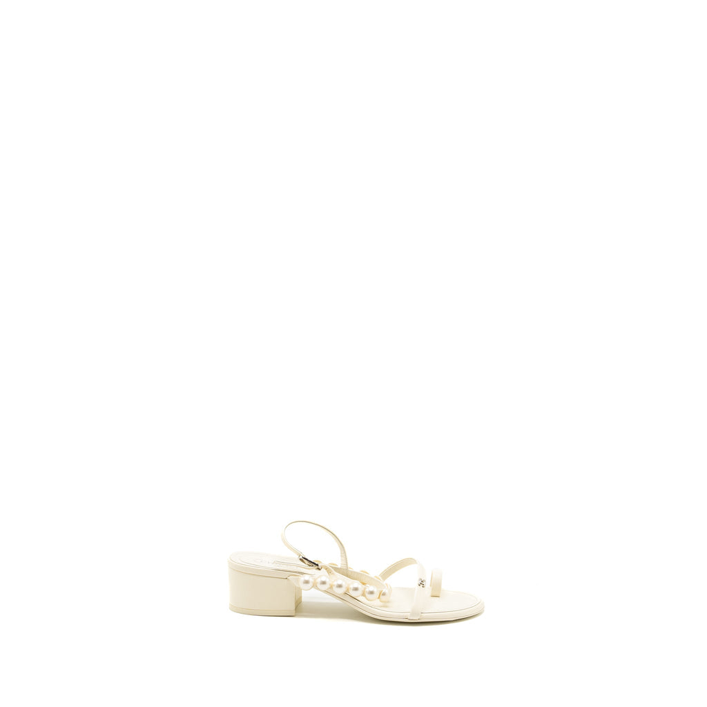 CHANEL PEARL SANDAL LEATHER WHITE SHW