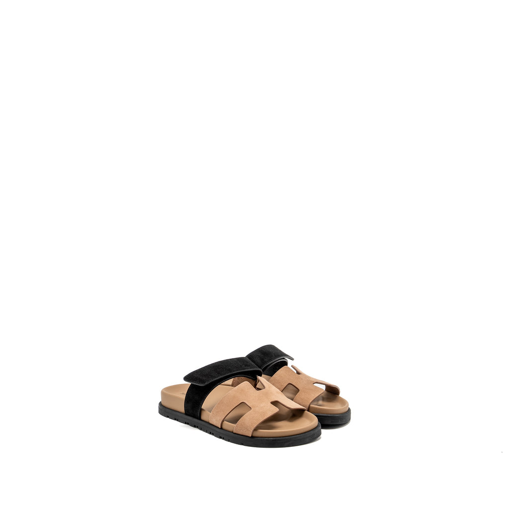 HERMES CHYPRE SANDALS CHÈVRE SUEDE ROSE PERLE / NOIR