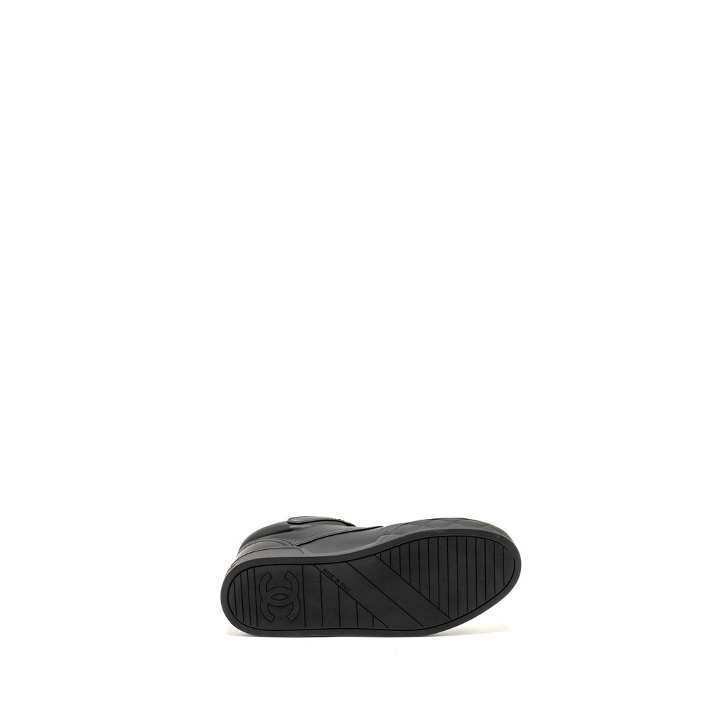 CHANEL 23A LETTER LOGO SNEAKERS LAMBSKIN BLACK LGHW
