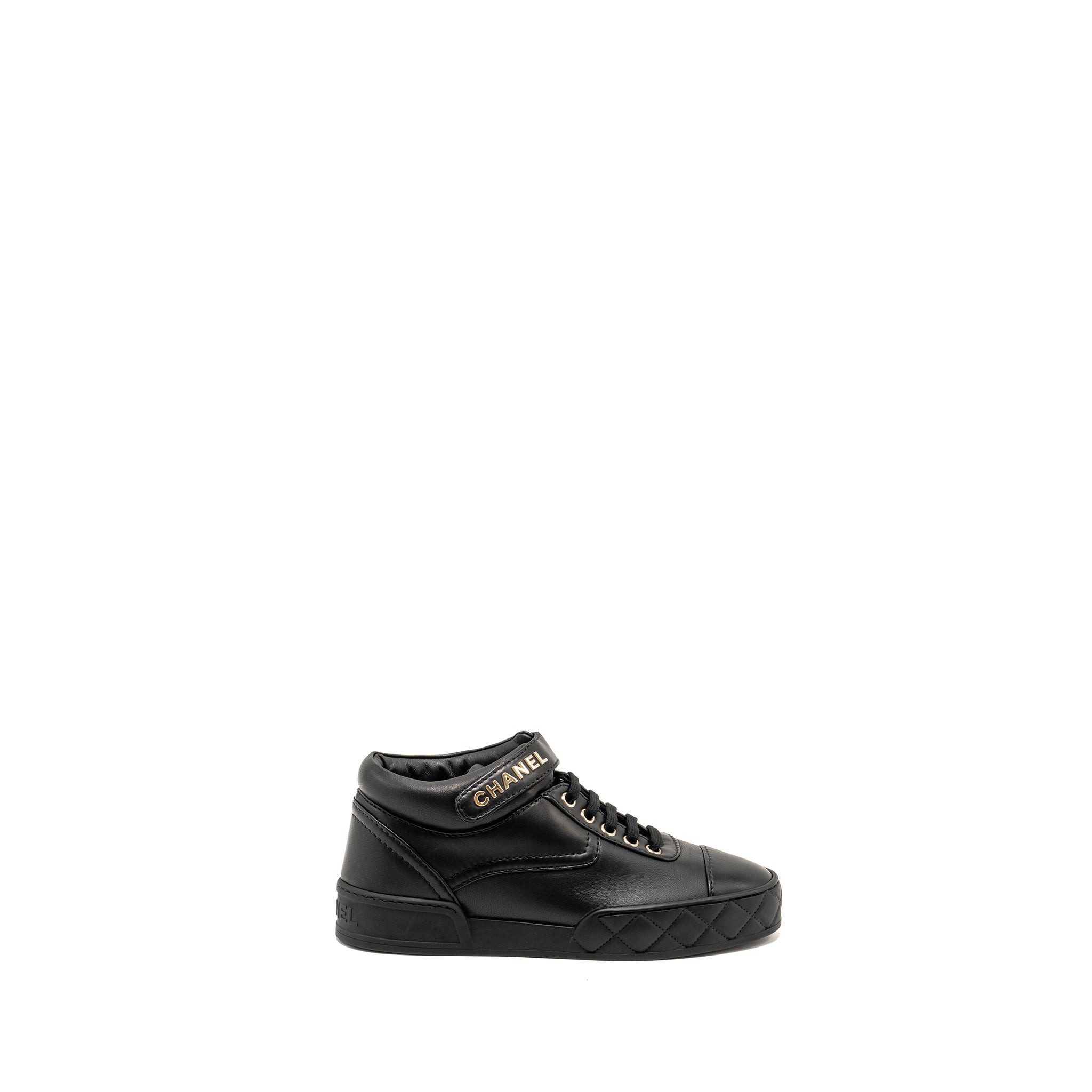 CHANEL 23A LETTER LOGO SNEAKERS LAMBSKIN BLACK LGHW