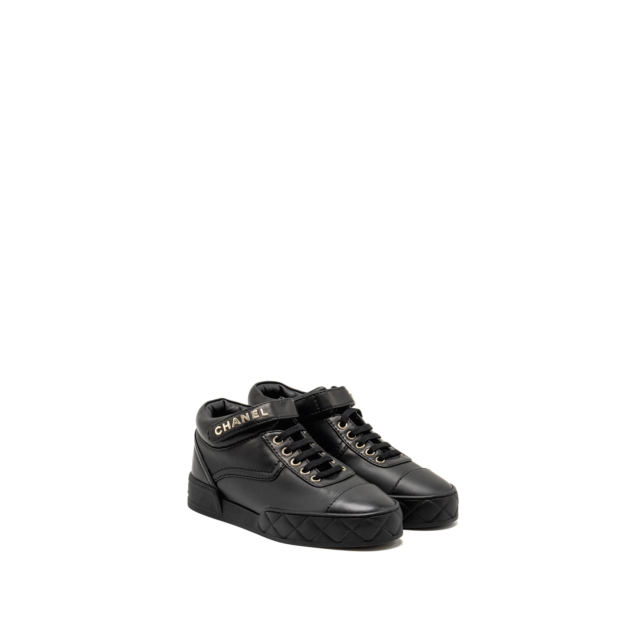 CHANEL 23A LETTER LOGO SNEAKERS LAMBSKIN BLACK LGHW