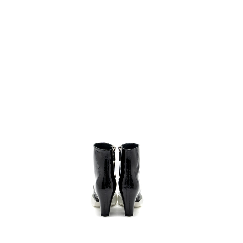 CHANEL ANKLE BOOTS PATENT BLACK / WHITE