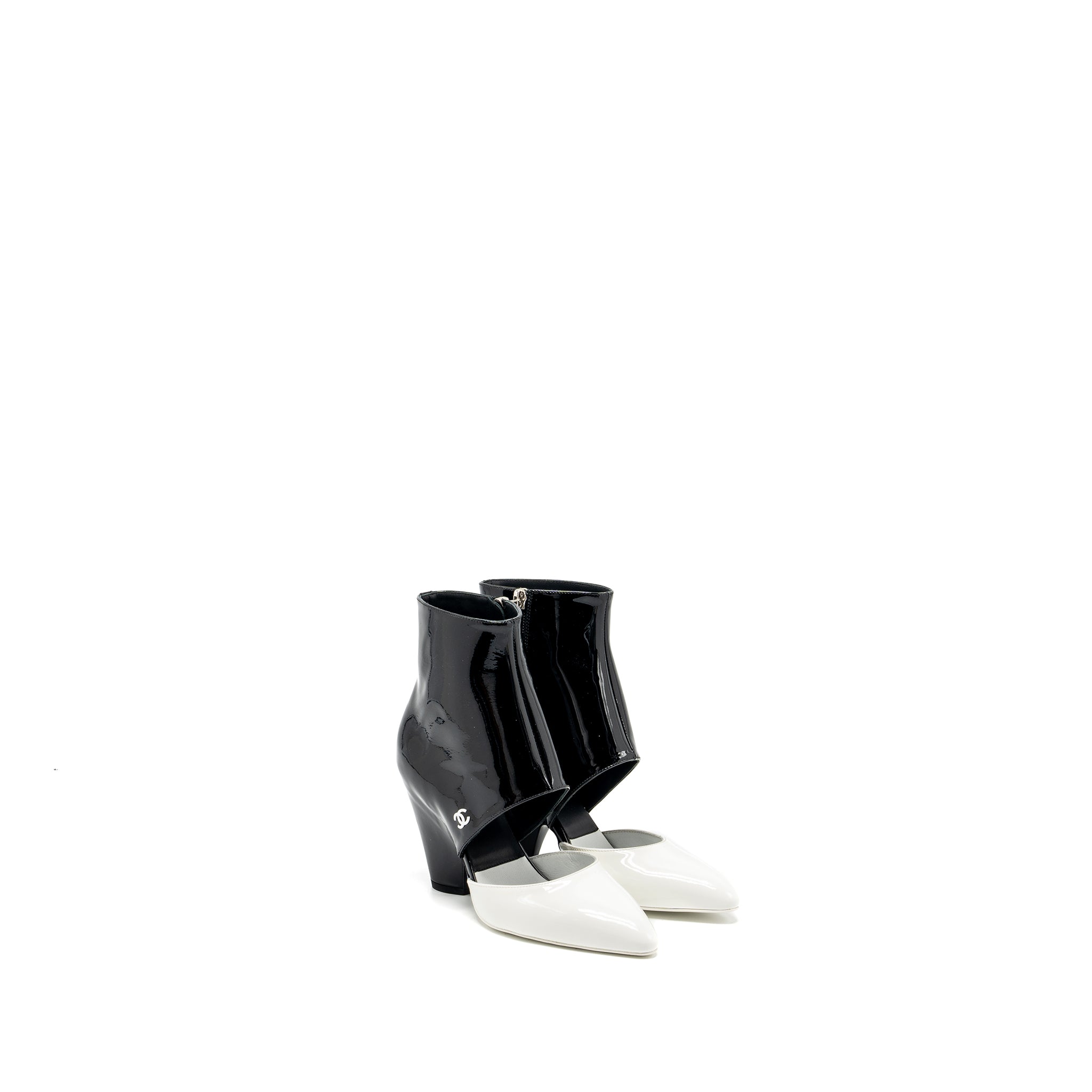 CHANEL ANKLE BOOTS PATENT BLACK / WHITE
