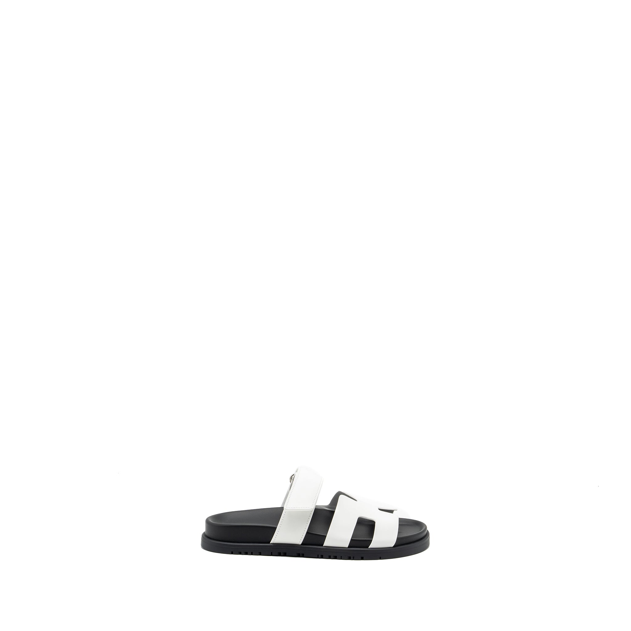 HERMES CHYPRE SANDAL CALFSKIN WHITE / BLACK