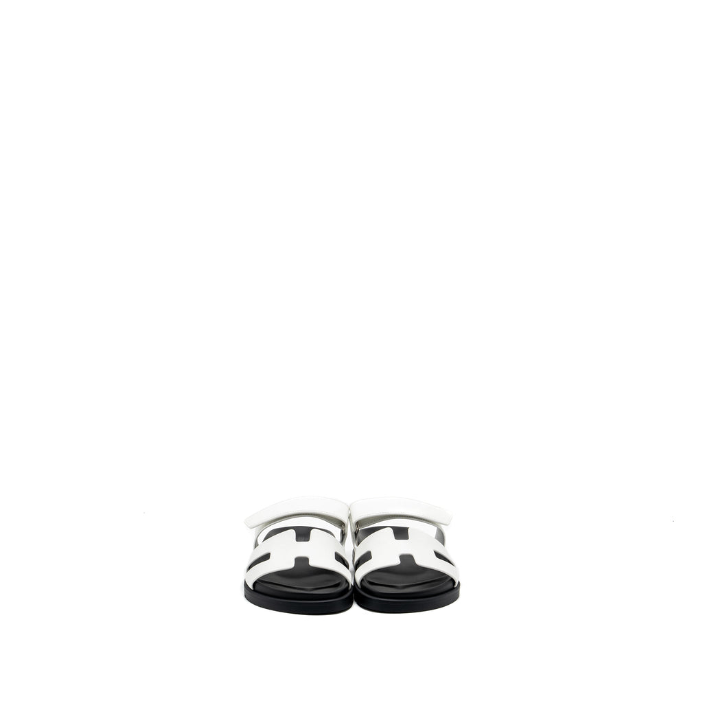 HERMES CHYPRE SANDAL CALFSKIN WHITE / BLACK