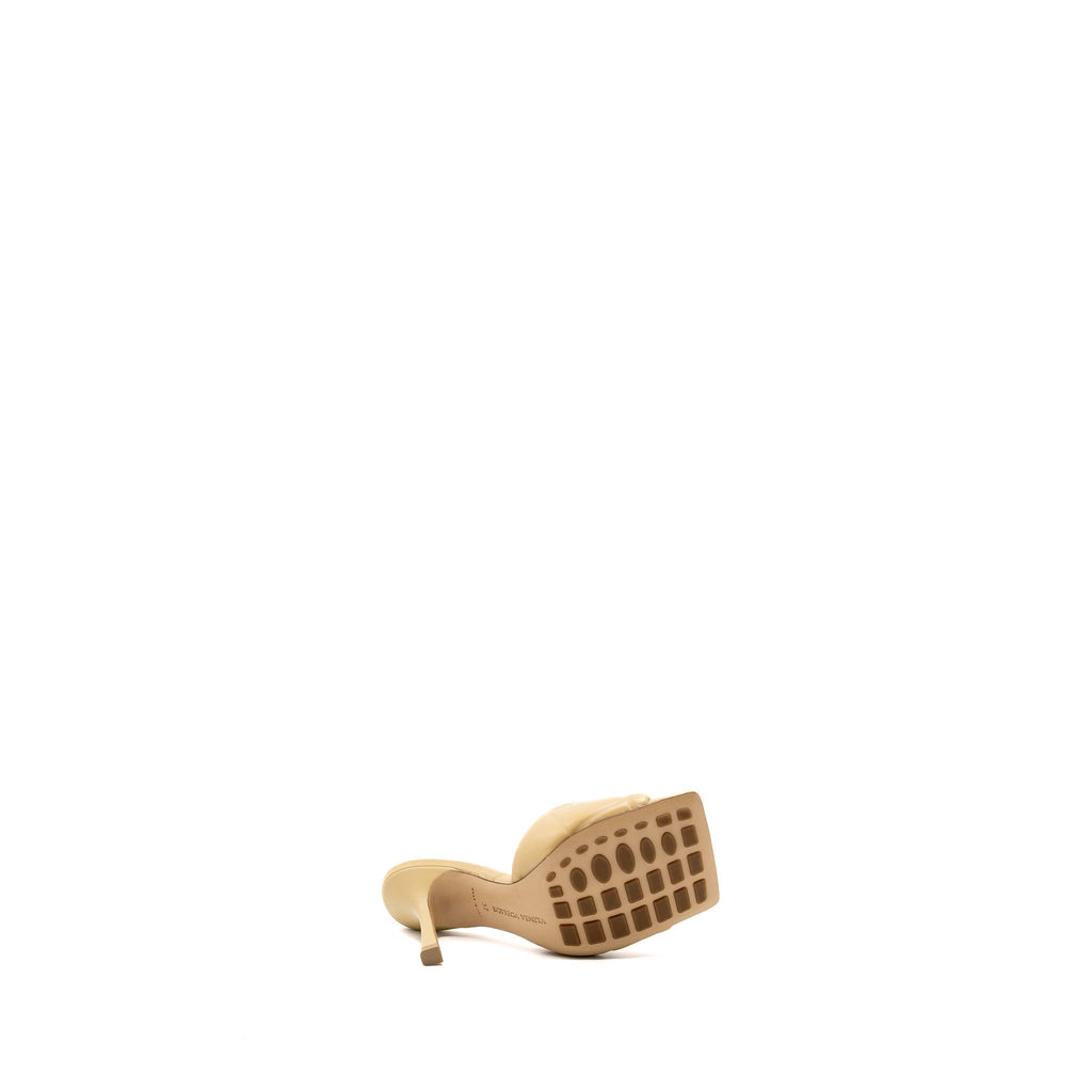 BOTTEGA VENETA LIDO SANDAL HEELS LAMBSKIN BEIGE