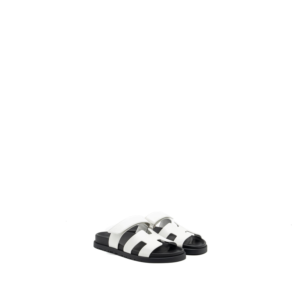 HERMES CHYPRE SANDAL CALFSKIN WHITE / BLACK