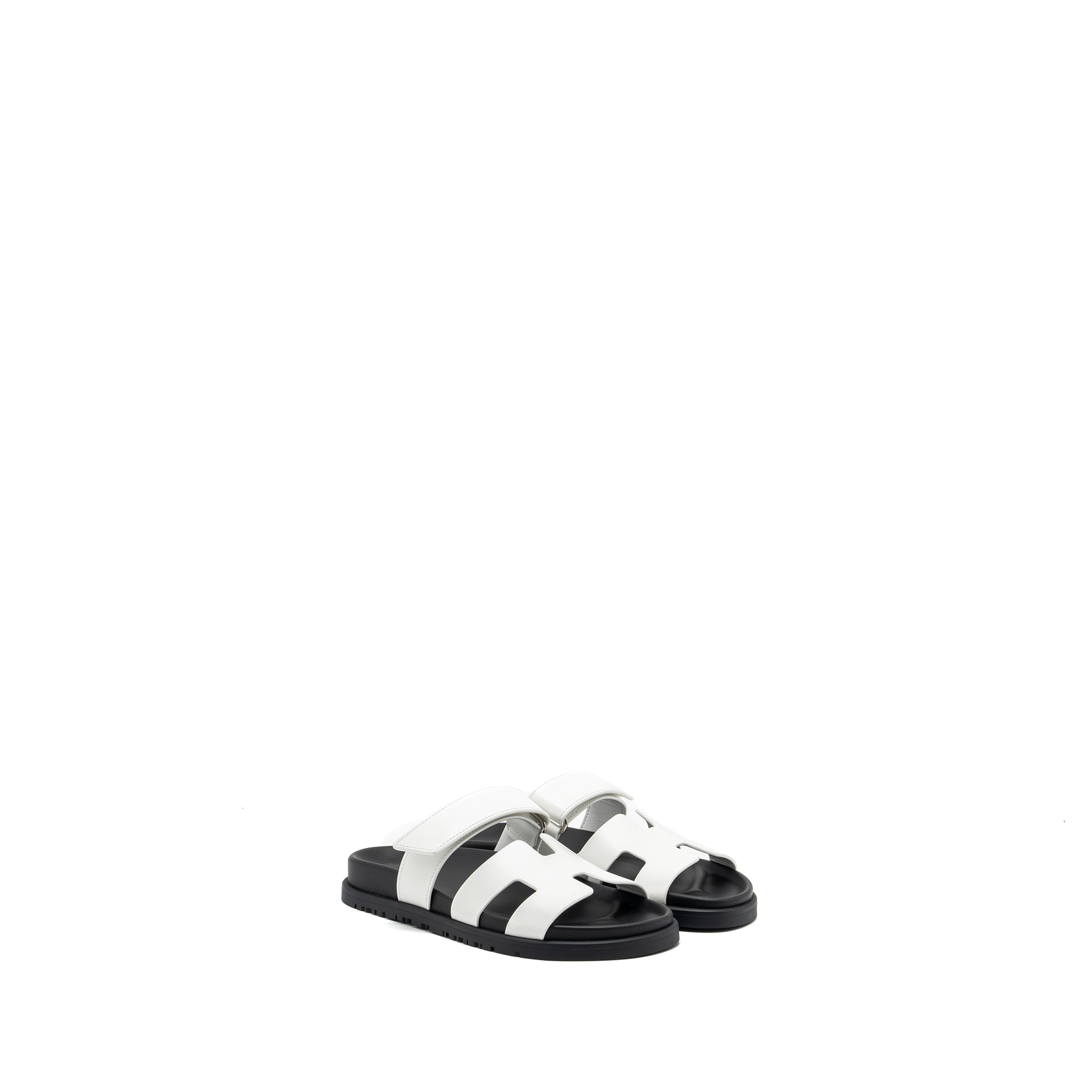 HERMES CHYPRE SANDAL CALFSKIN WHITE / BLACK