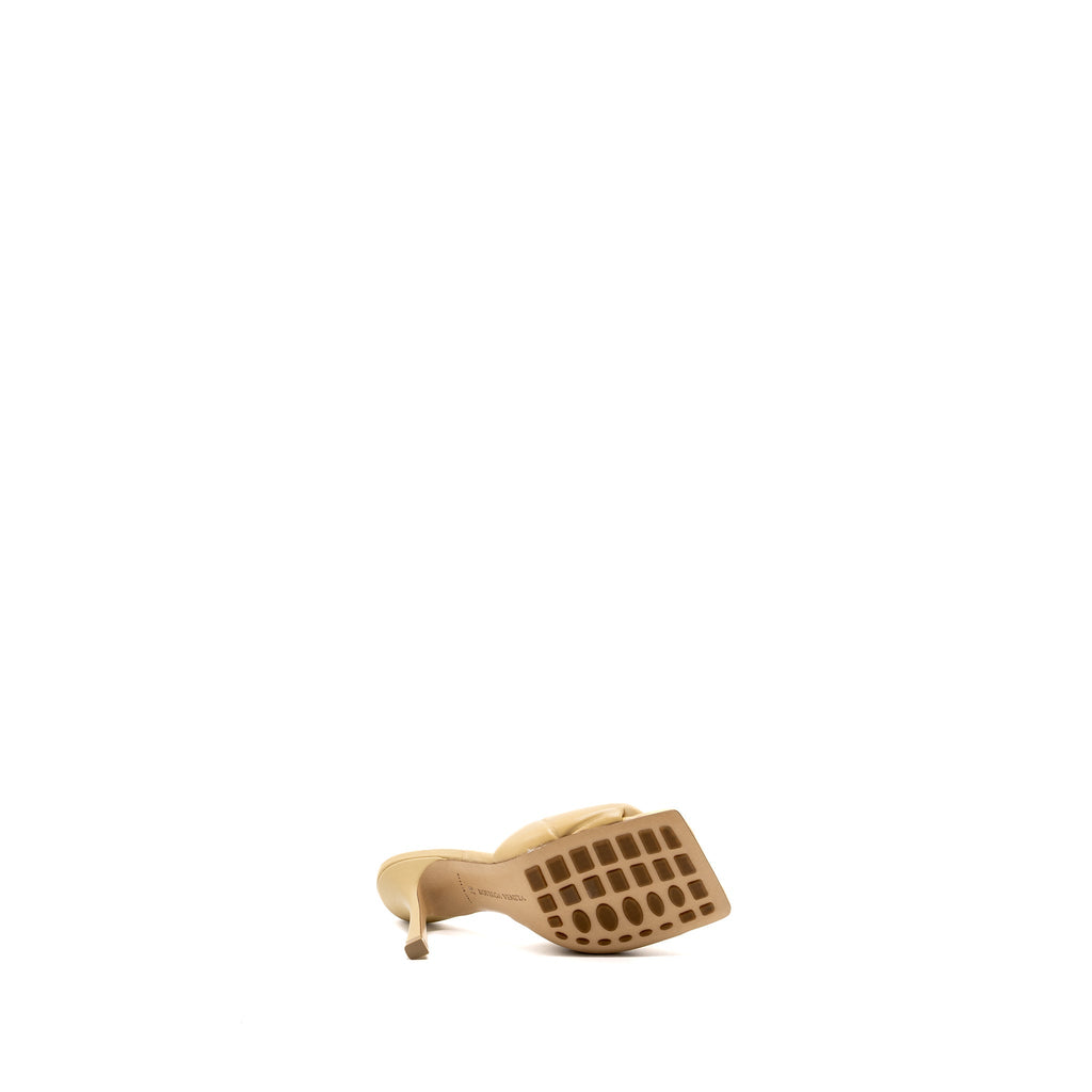 BOTTEGA VENETA LIDO SANDAL HEELS LAMBSKIN BEIGE