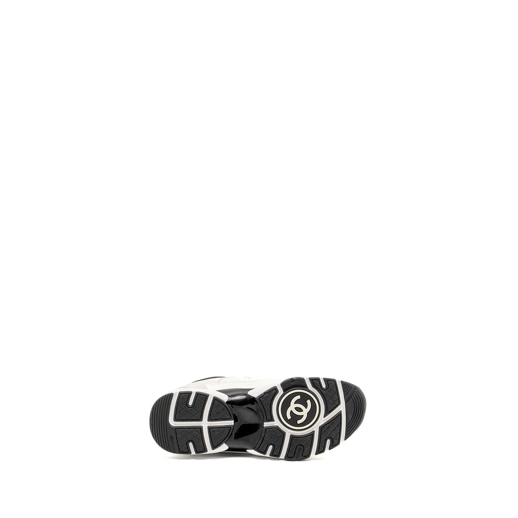 CHANEL CC LOGO SNEAKER SUEDE/CALFSKIN WHITE/BLACK