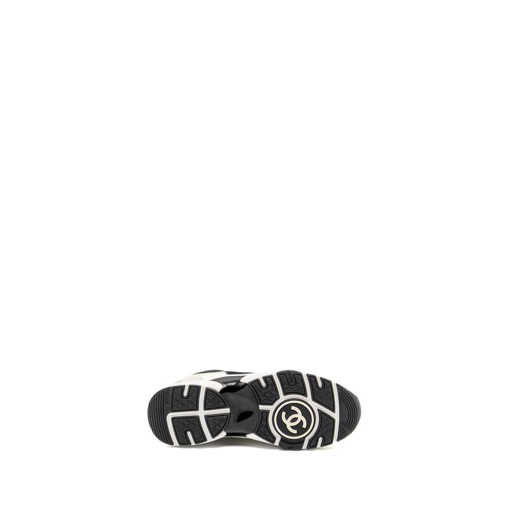 CHANEL CC LOGO SNEAKER SUEDE/CALFSKIN WHITE/BLACK