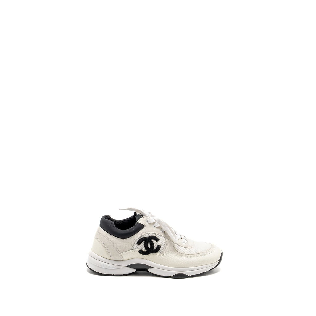 CHANEL CC LOGO SNEAKER SUEDE/CALFSKIN WHITE/BLACK