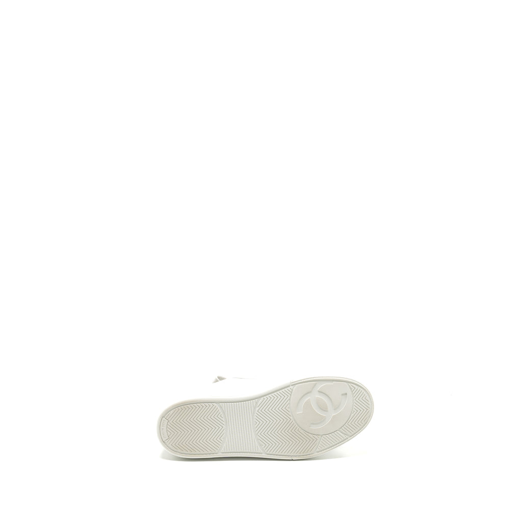 CHANEL 23A SNEAKER/TRAINER CALFSKIN WHITE