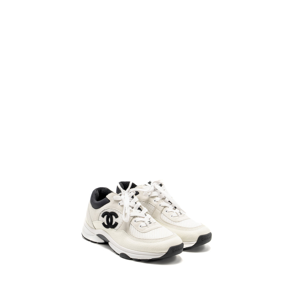 CHANEL CC LOGO SNEAKER SUEDE/CALFSKIN WHITE/BLACK