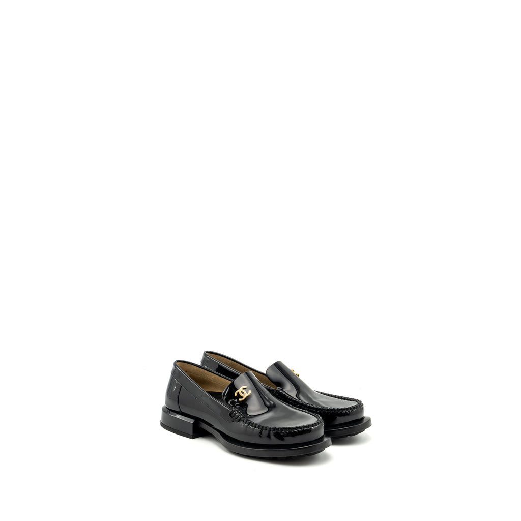 CHANEL CC LOGO WITH PEARL LOAFER PATENT BLACK GHW