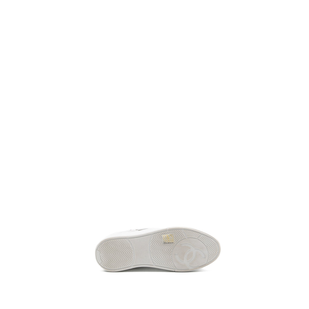 CHANEL CC LOGO SNEAKERS WHITE