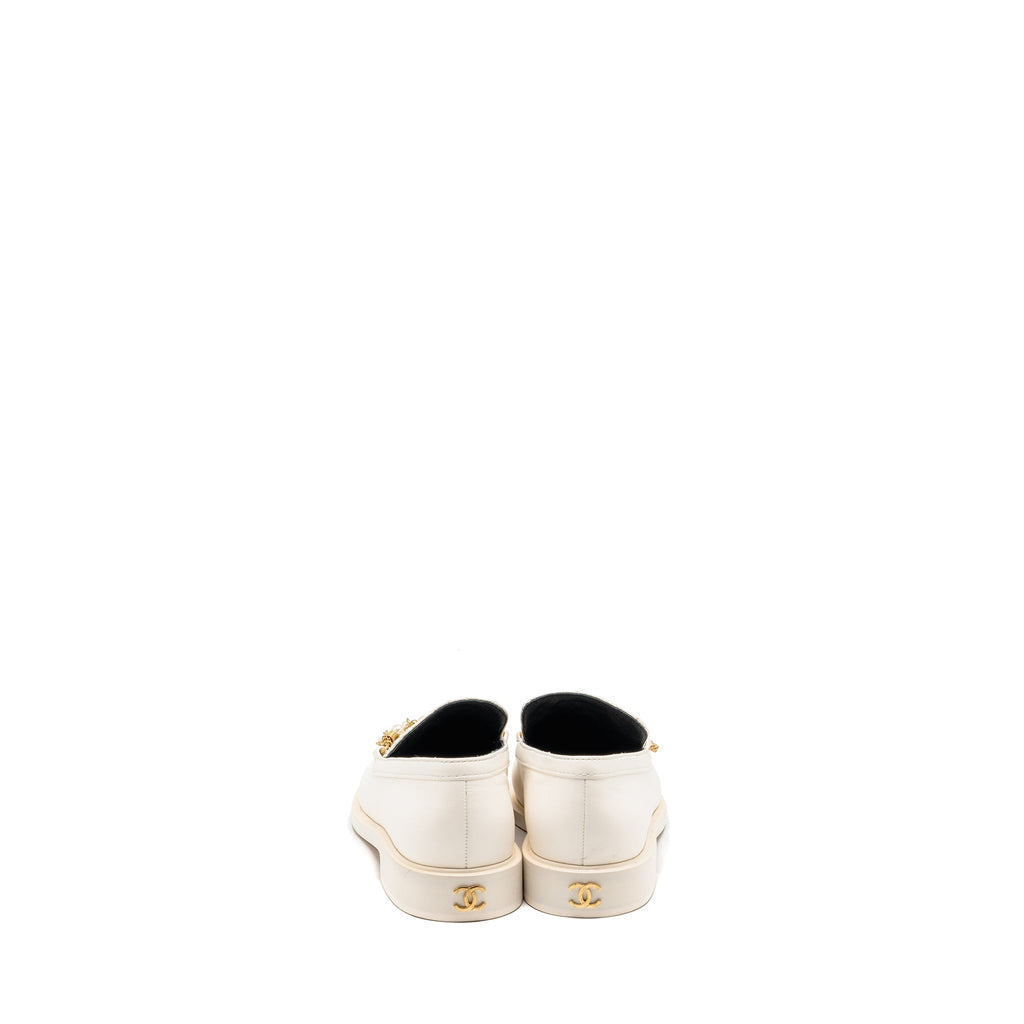 CHANEL LEATHER CHAIN/PEARL CC LOGO LOAFER LAMBSKIN WHITE GHW