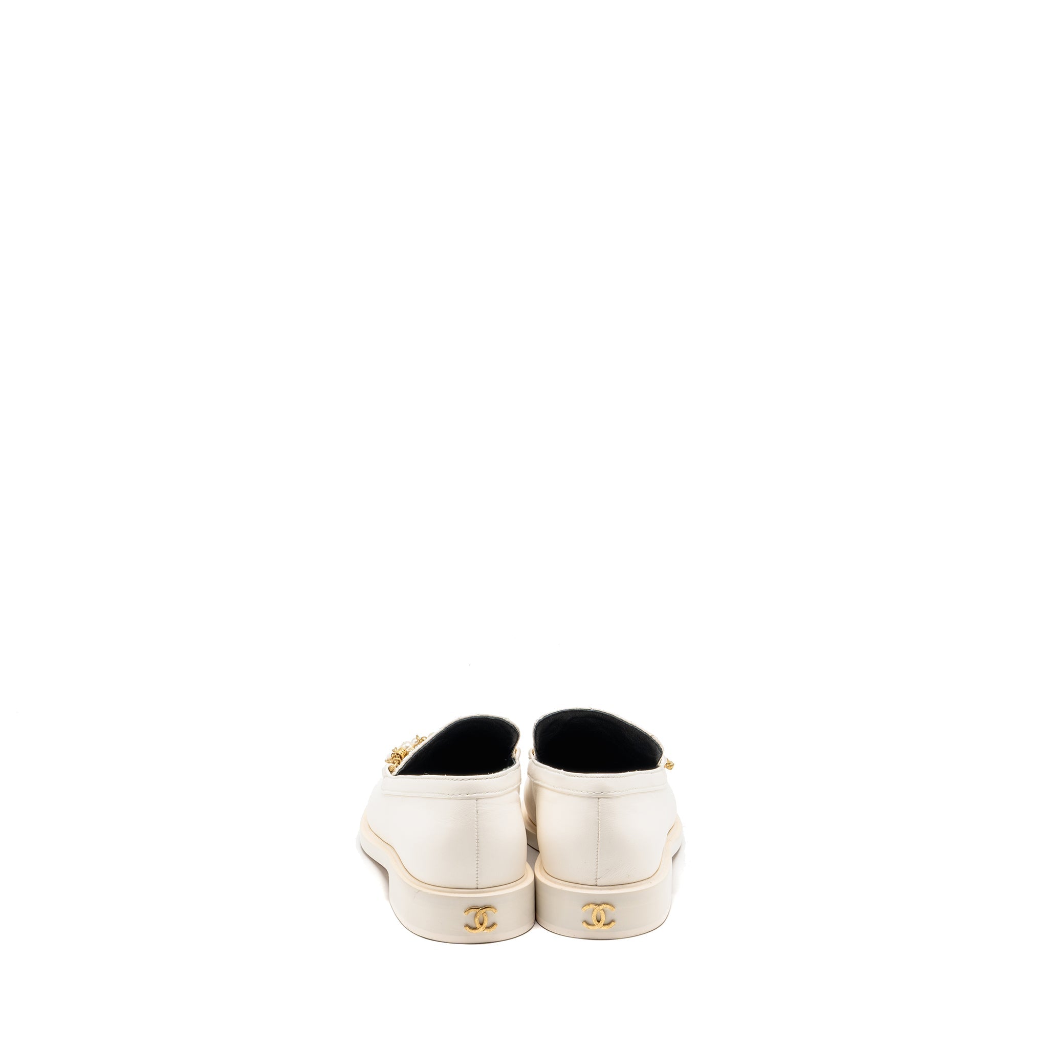 CHANEL LEATHER CHAIN/PEARL CC LOGO LOAFER LAMBSKIN WHITE GHW