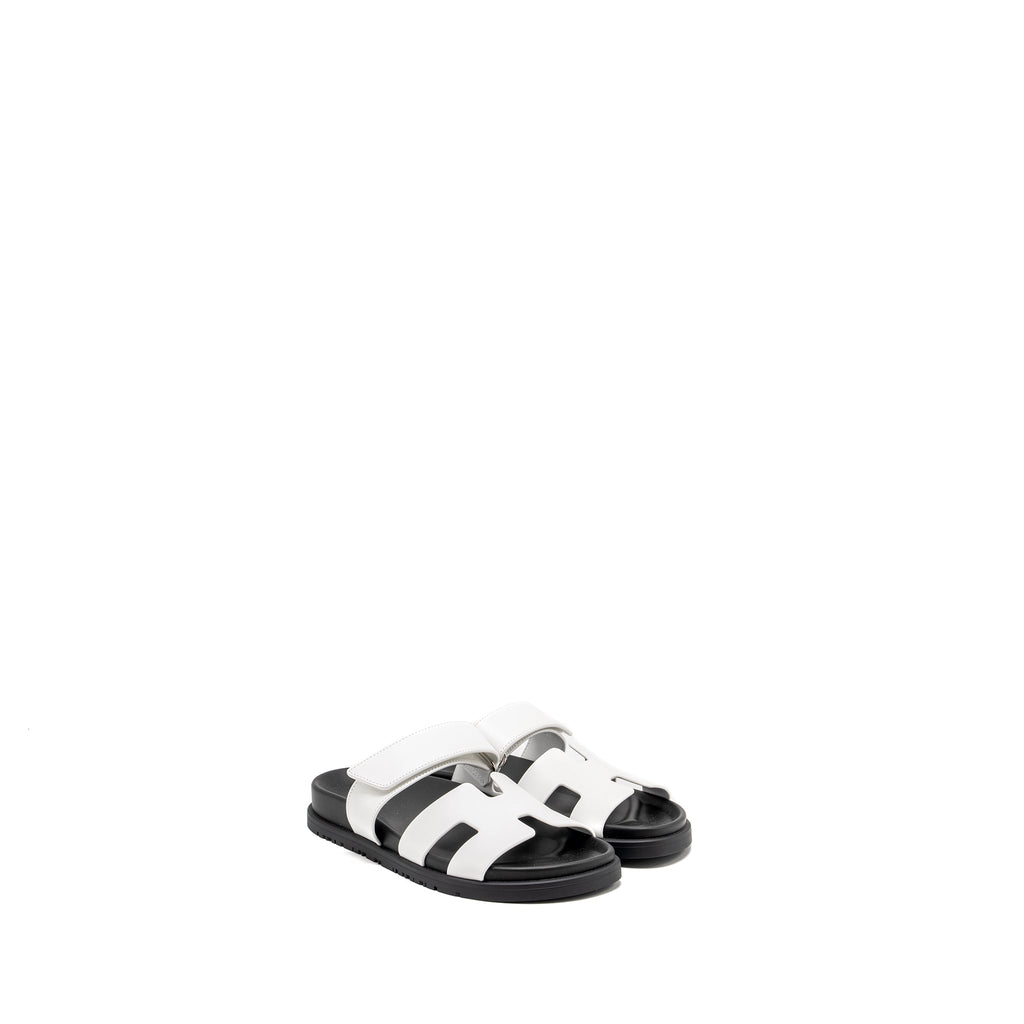 HERMES CHYPRE SANDALS CALFSKIN WHITE / BLACK