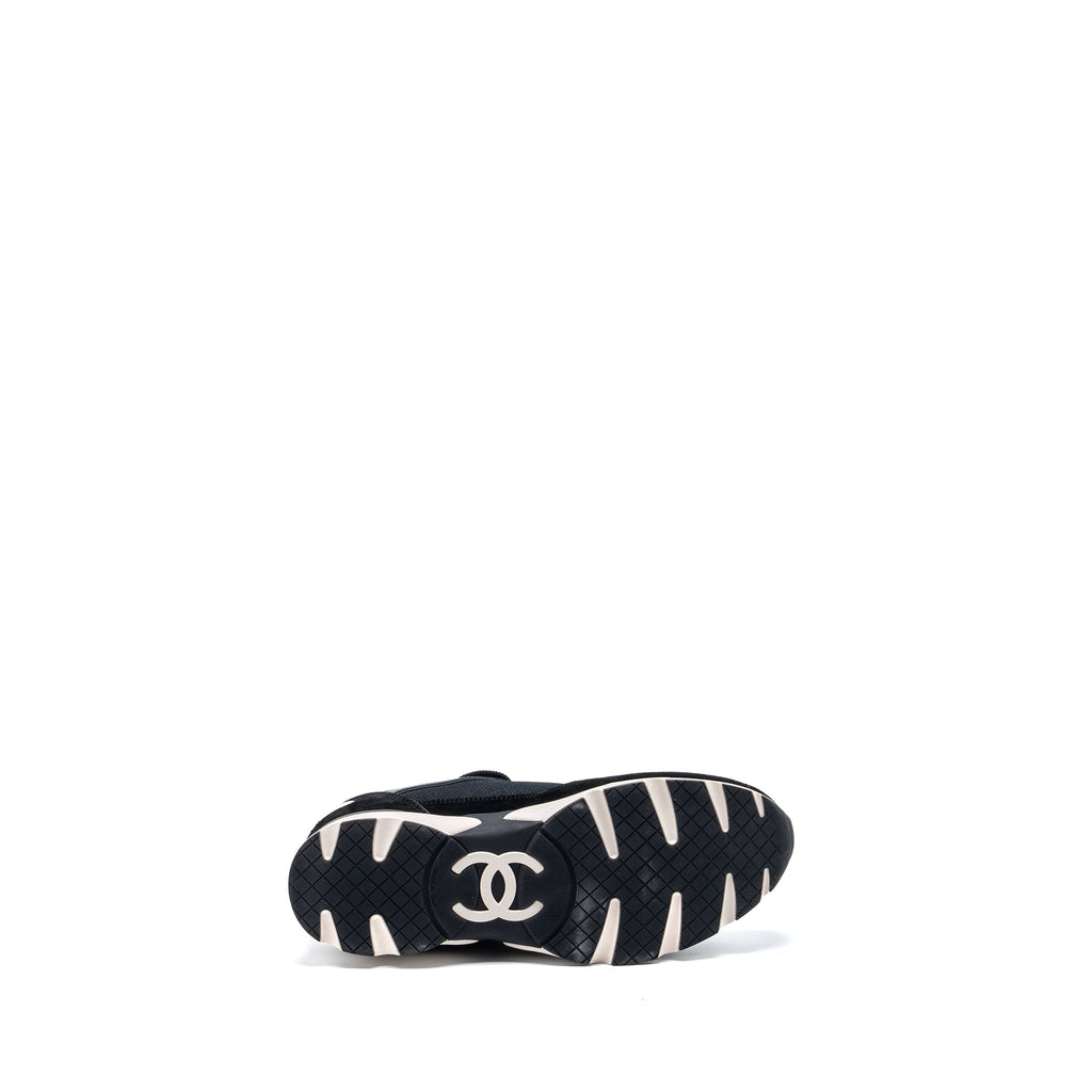 CHANEL CC LOGO SNEAKER SUEDE/ LEATHER BLACK/WHITE