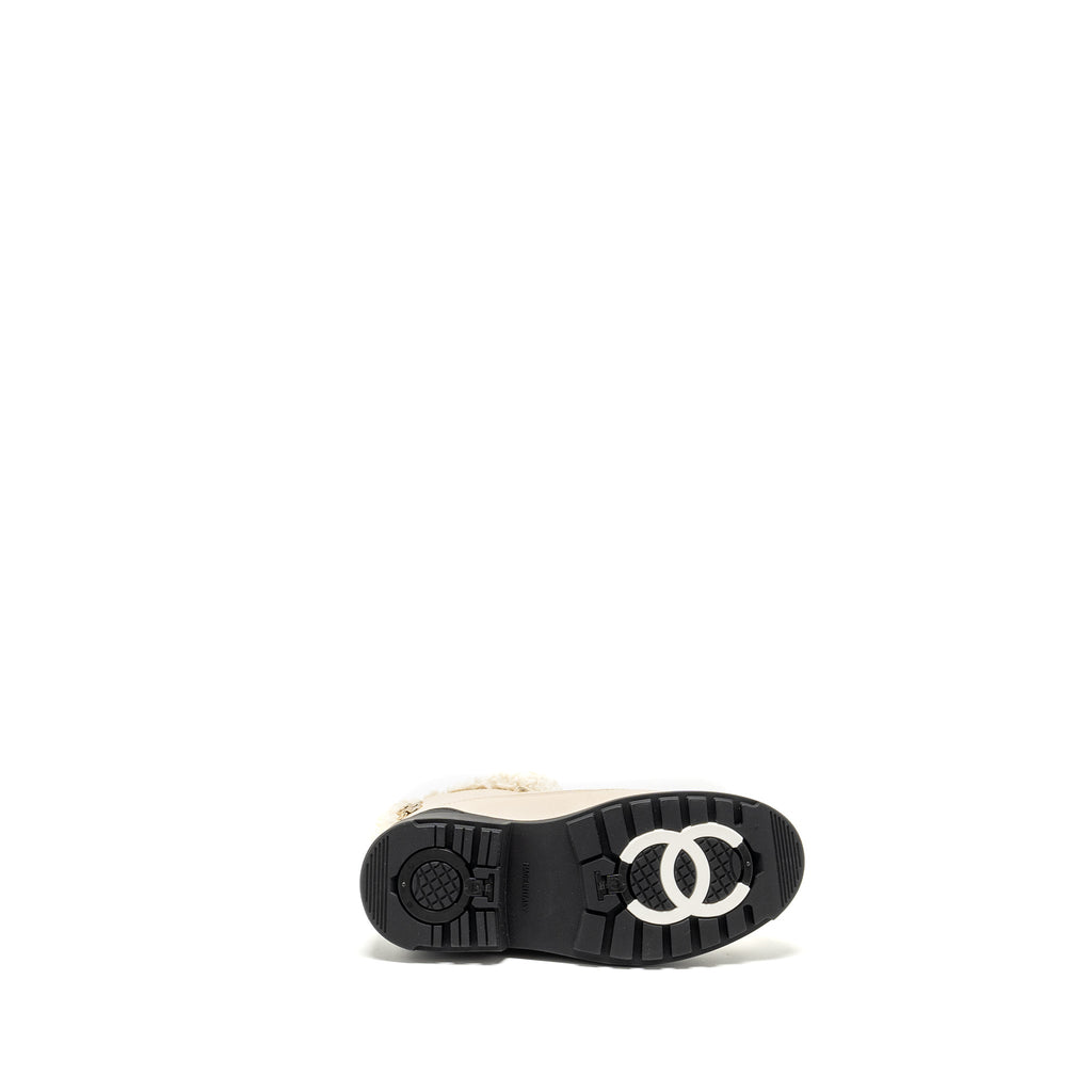CHANEL 20K SHEARLING BOOTS BEIGE/BLACK