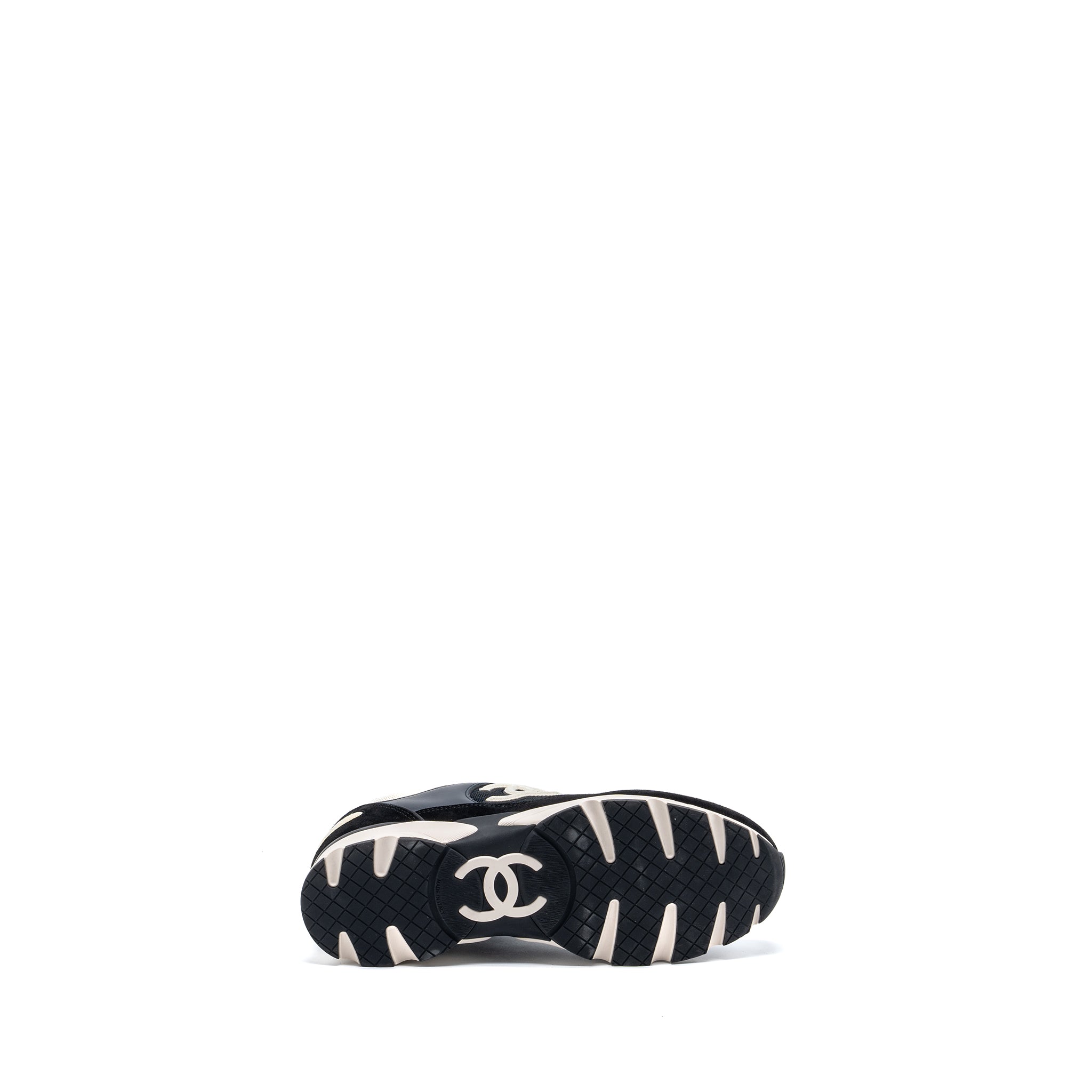 CHANEL CC LOGO SNEAKER SUEDE/ LEATHER BLACK/WHITE