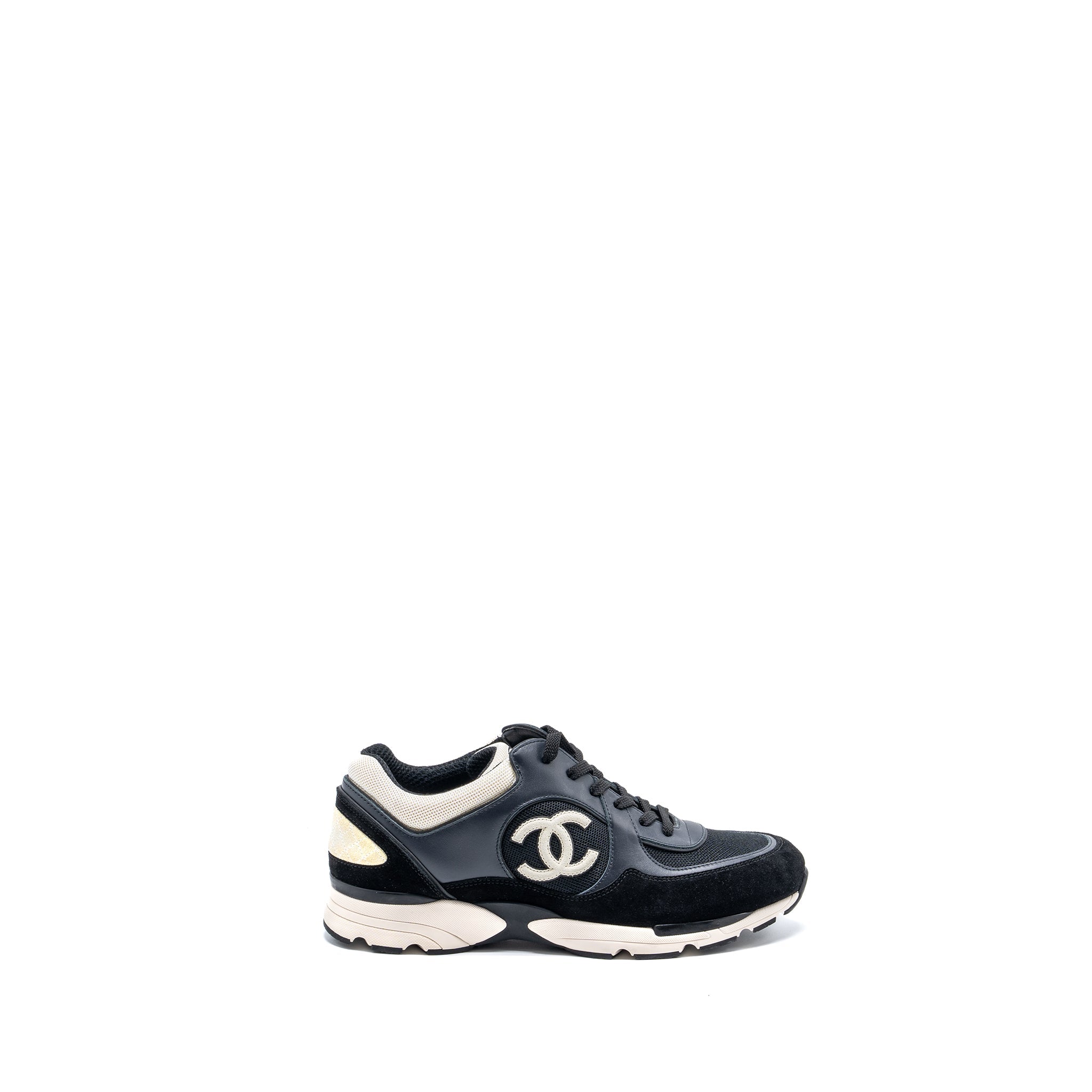 CHANEL CC LOGO SNEAKER SUEDE/ LEATHER BLACK/WHITE