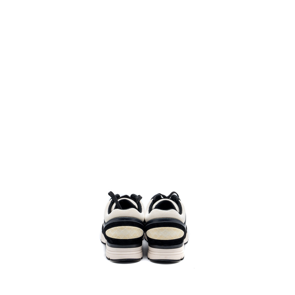 CHANEL CC LOGO SNEAKER SUEDE/ LEATHER BLACK/WHITE