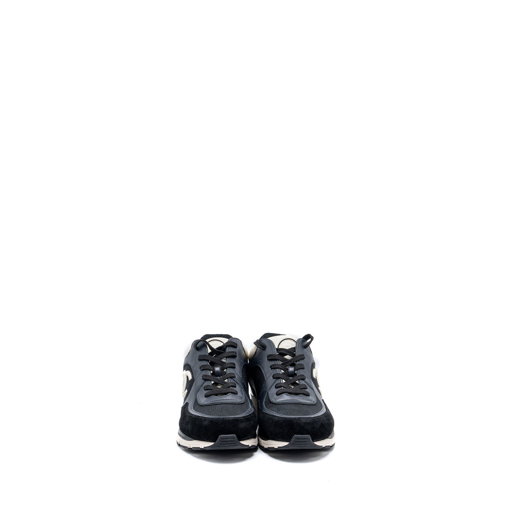 CHANEL CC LOGO SNEAKER SUEDE/ LEATHER BLACK/WHITE