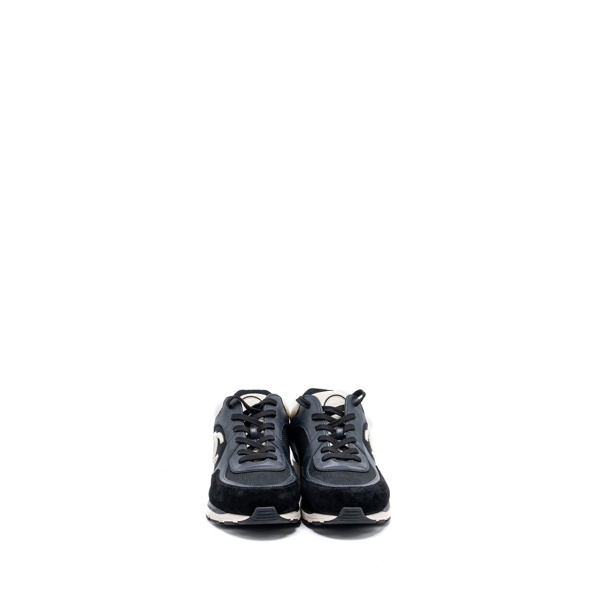 CHANEL CC LOGO SNEAKER SUEDE/ LEATHER BLACK/WHITE