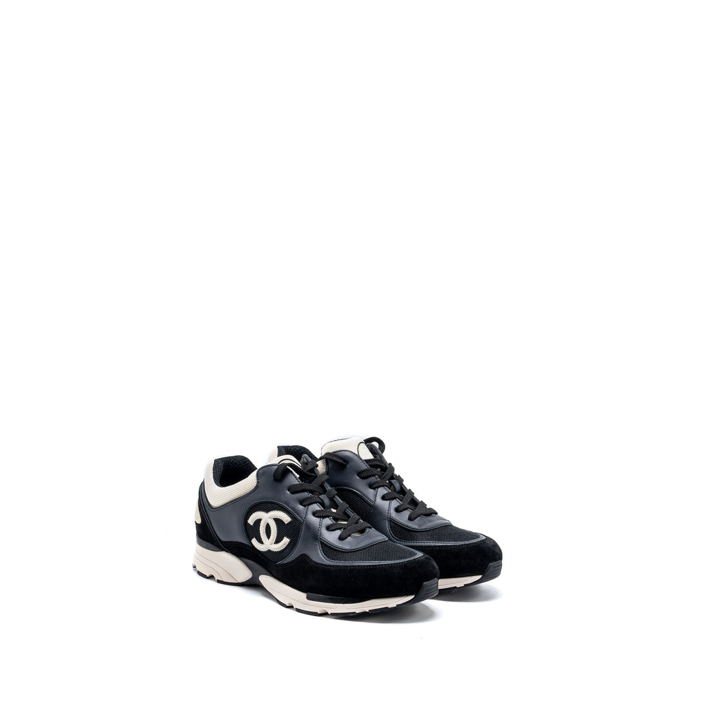 CHANEL CC LOGO SNEAKER SUEDE/ LEATHER BLACK/WHITE