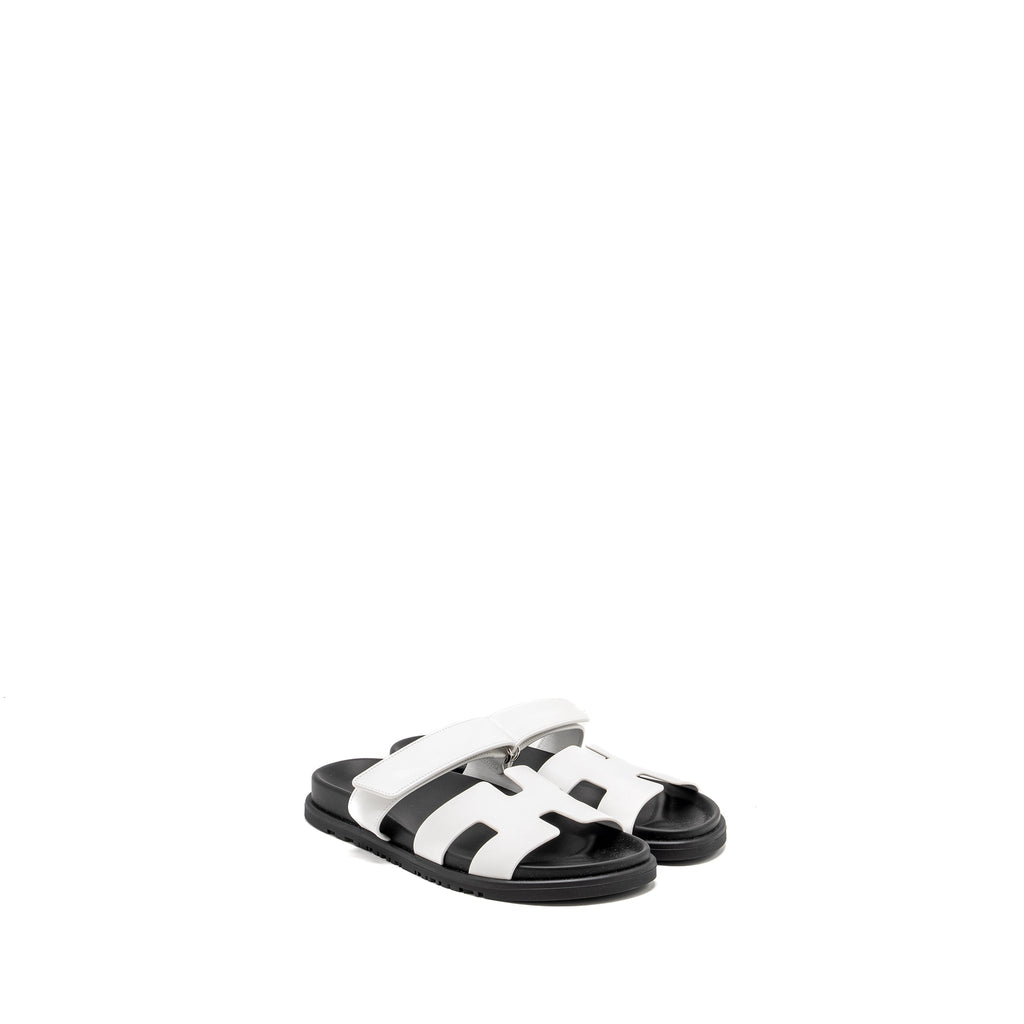 HERMES CHYPRE SANDALS WHITE / BLACK