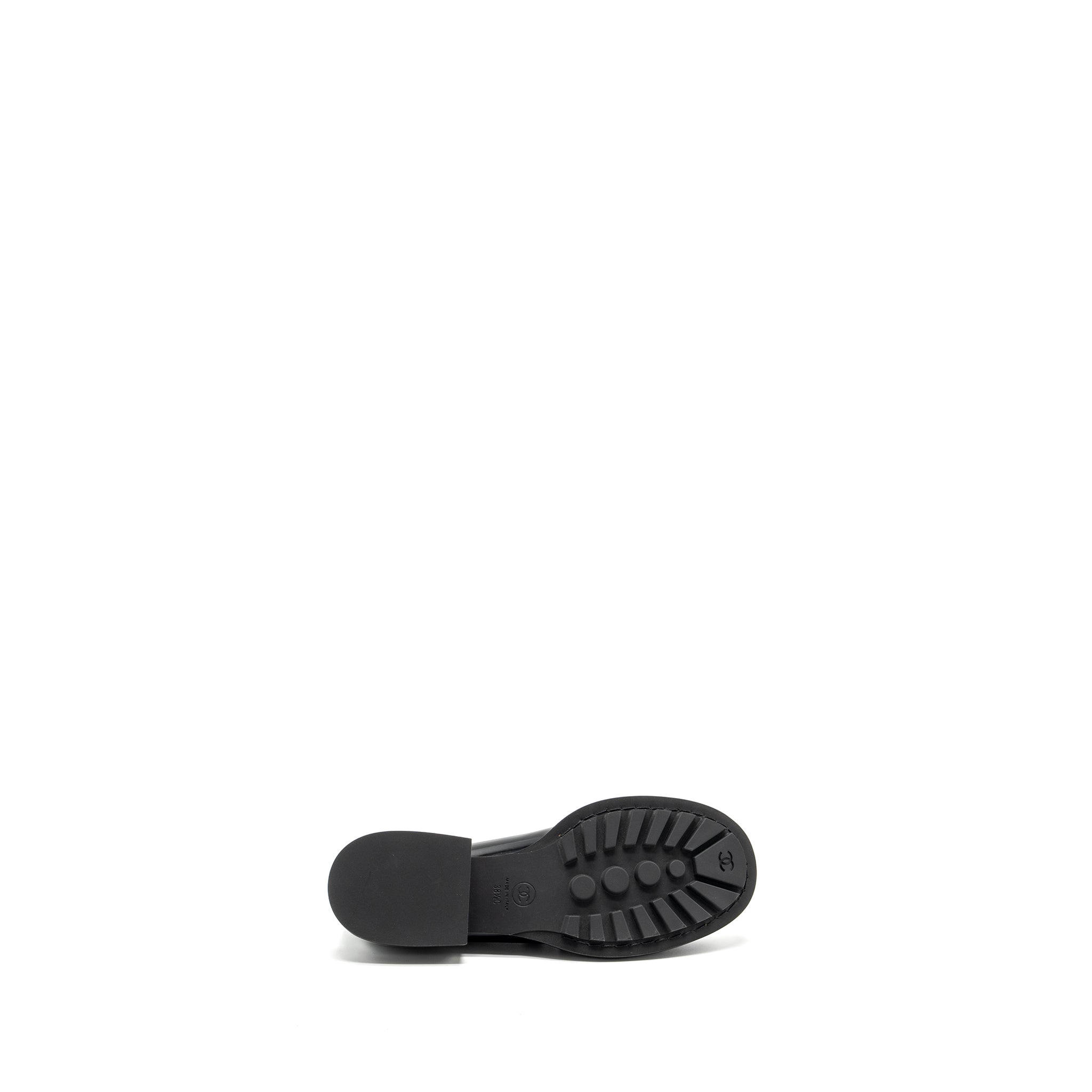 CHANEL CC LOGO WITH PEARL LOAFER PATENT BLACK GHW