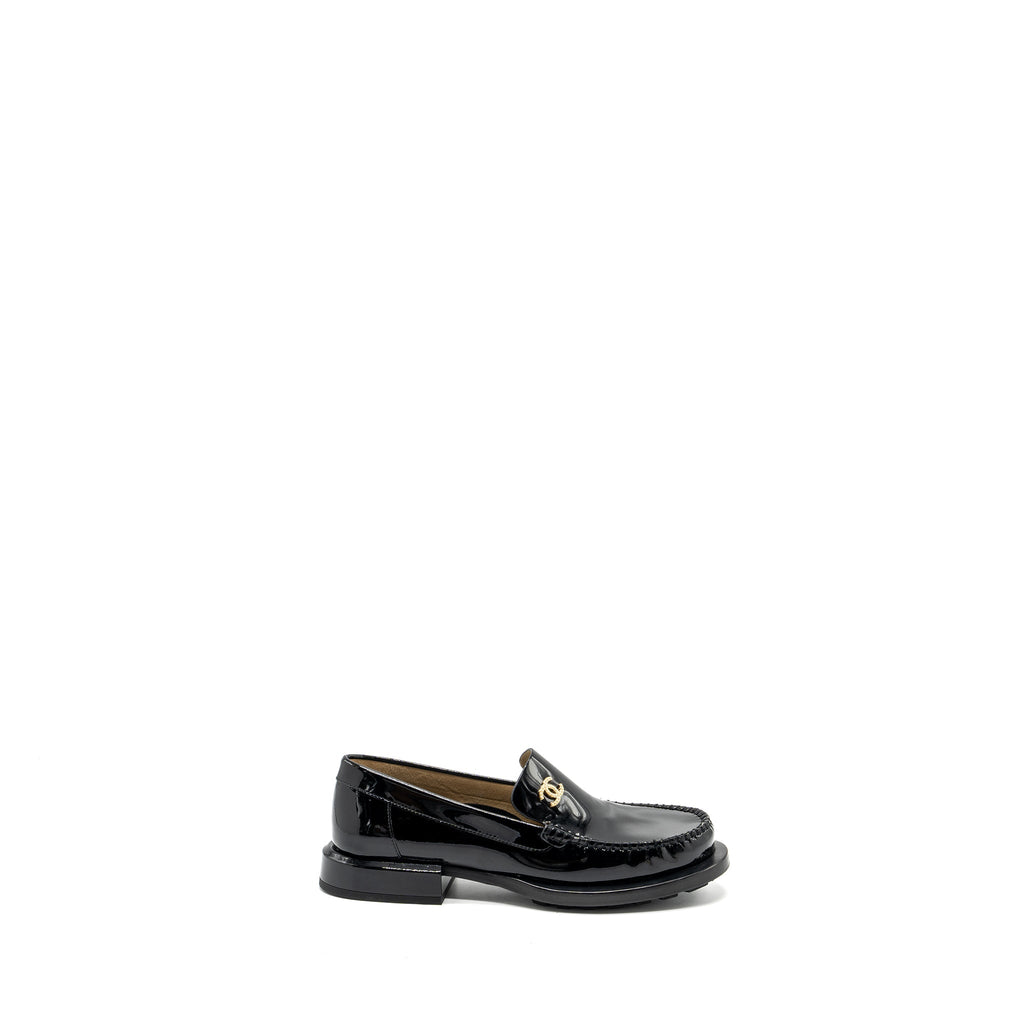 CHANEL CC LOGO WITH PEARL LOAFER PATENT BLACK GHW