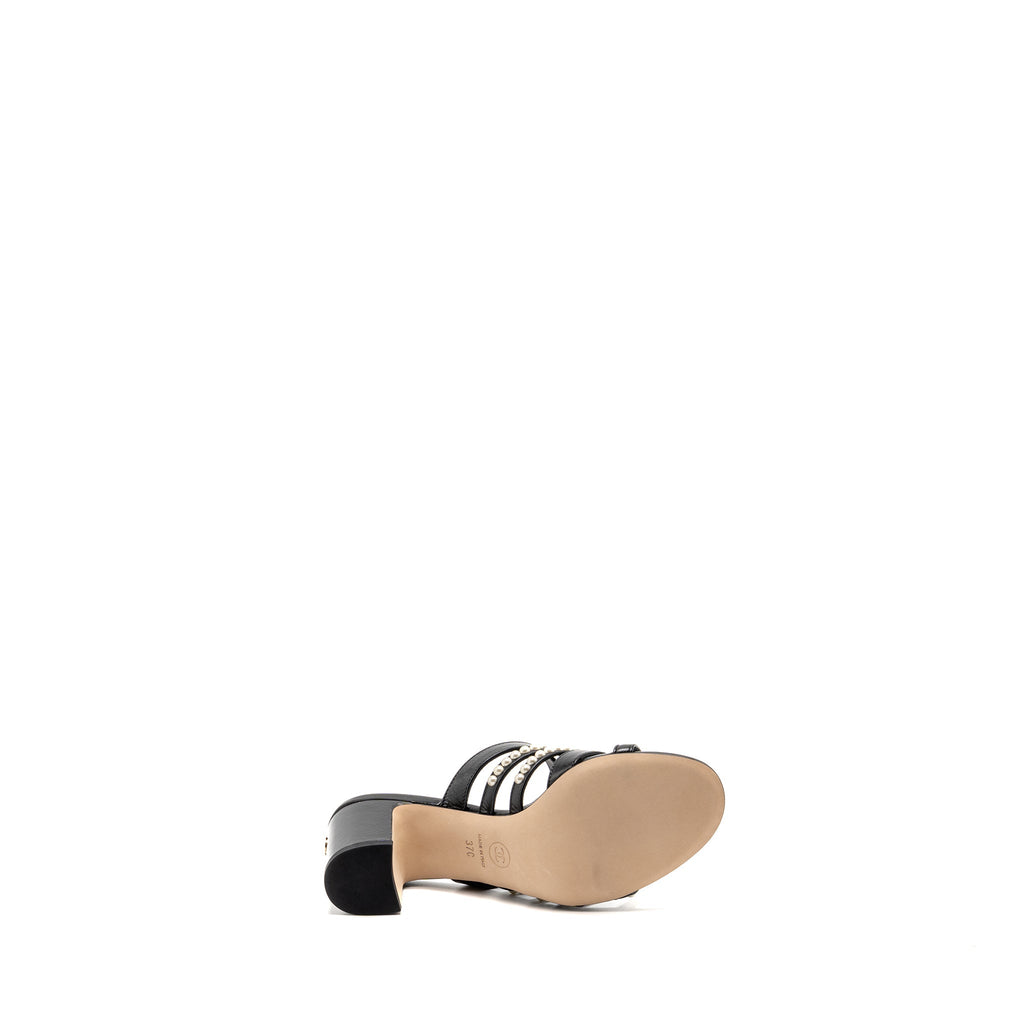 CHANEL LEATHER/PEARL SANDALS BLACK