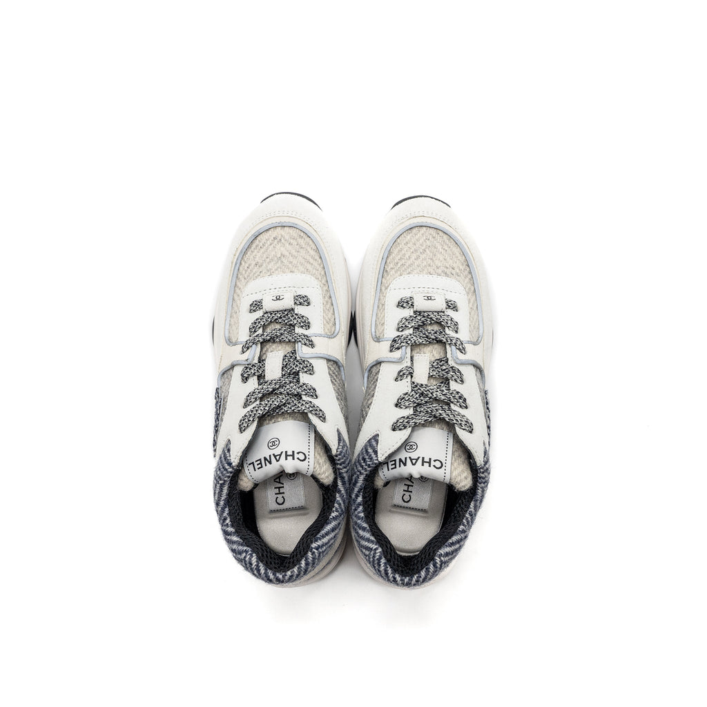CHANEL CC LOGO SNEAKERS SUEDE LEATHER / FABRIC LIGHT GREY