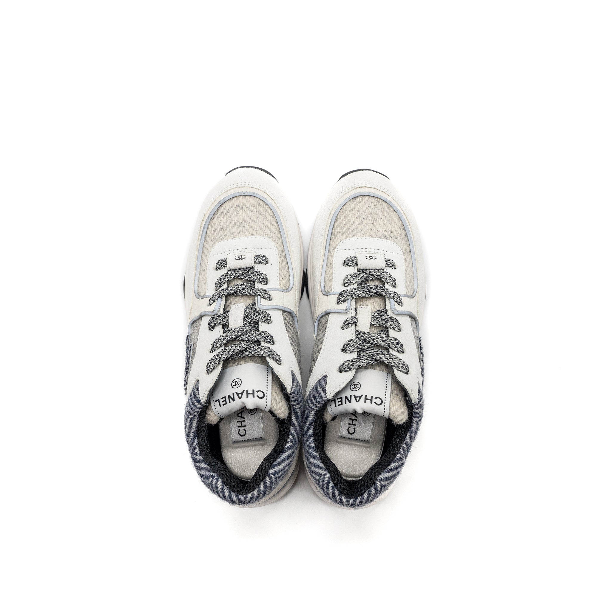 CHANEL CC LOGO SNEAKERS SUEDE LEATHER / FABRIC LIGHT GREY