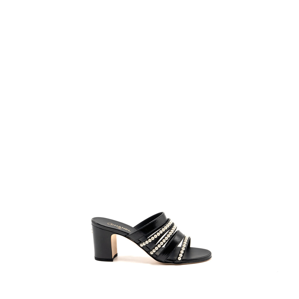 CHANEL LEATHER/PEARL SANDALS BLACK
