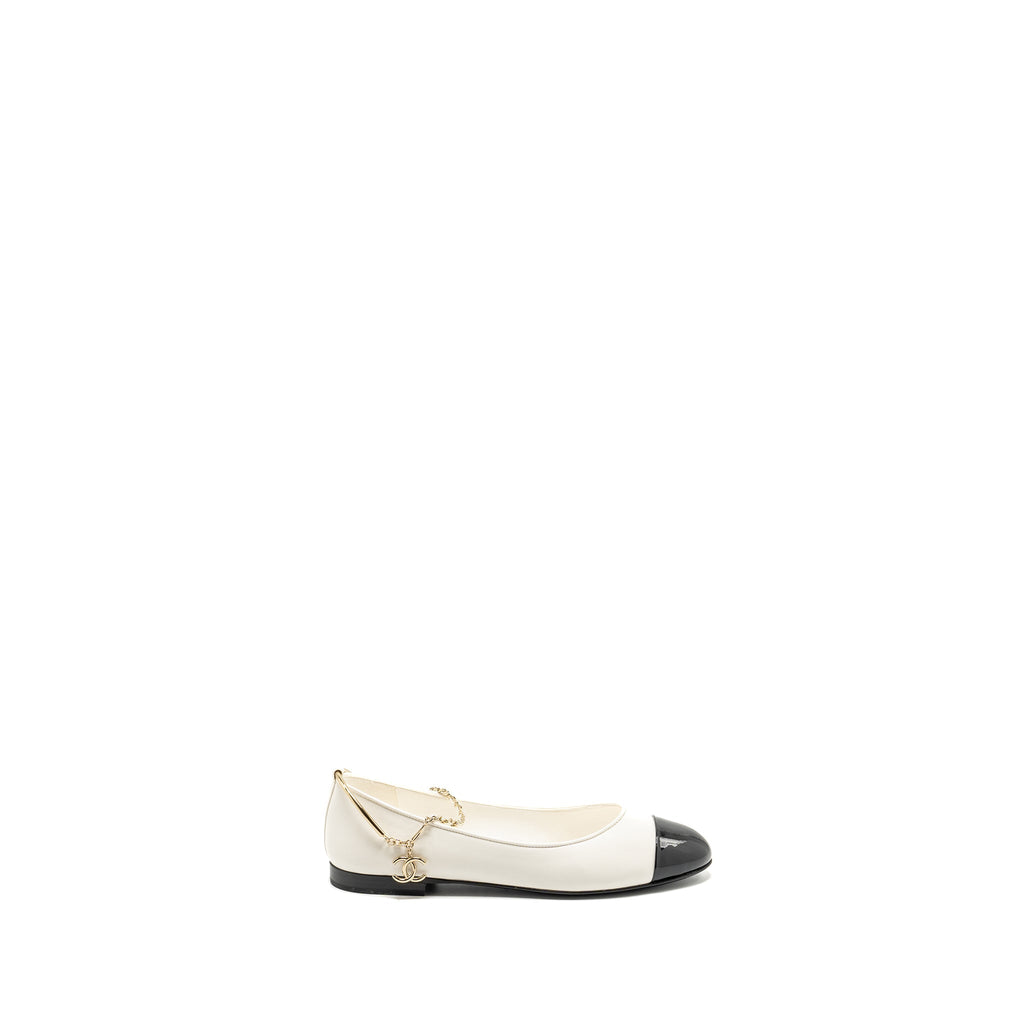 CHANEL BALLET FLATS WHITE / BLACK