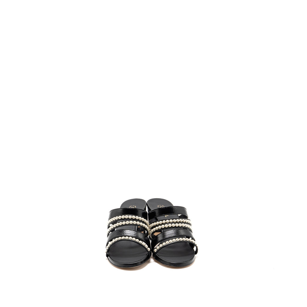 CHANEL LEATHER/PEARL SANDALS BLACK