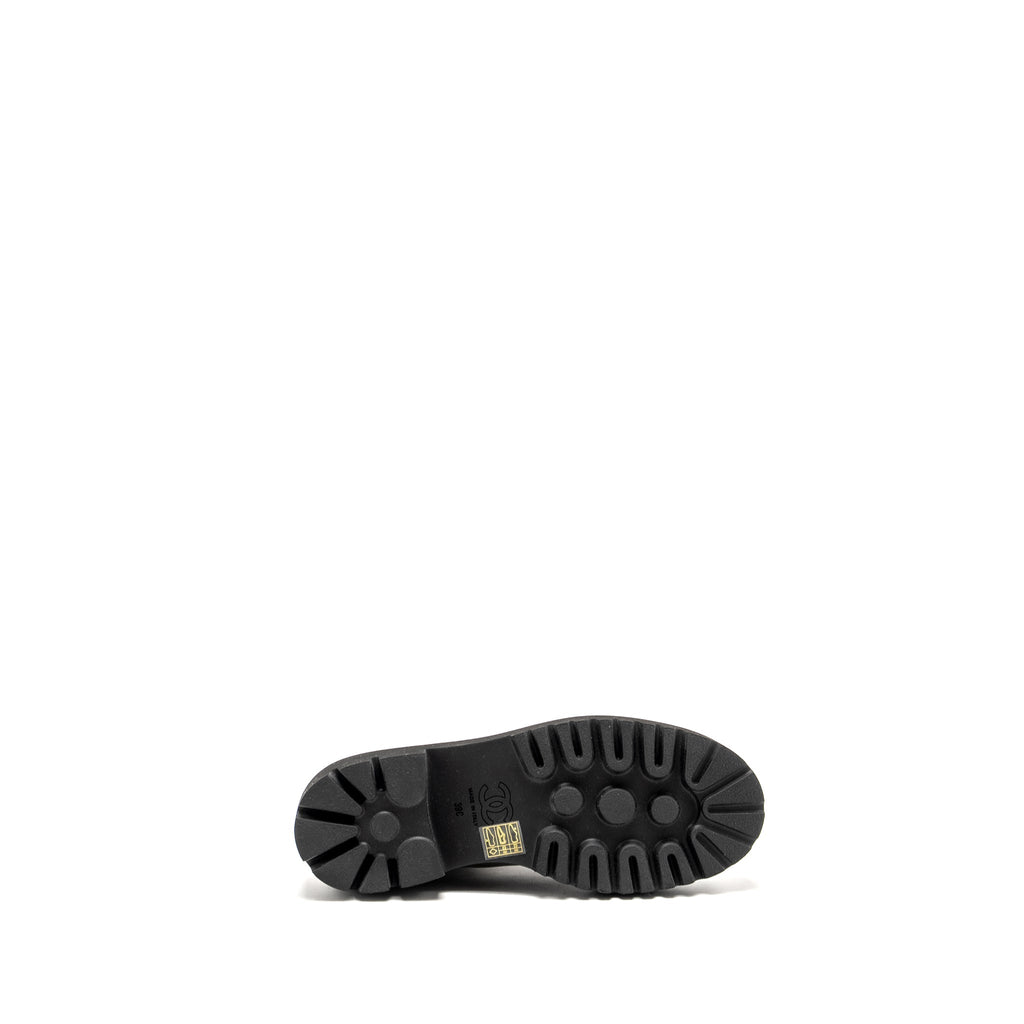 CHANEL 22K ANKLE BOOTS SUEDE CALFSKIN/GROSGRAIN LIGHT GREY/BLACK