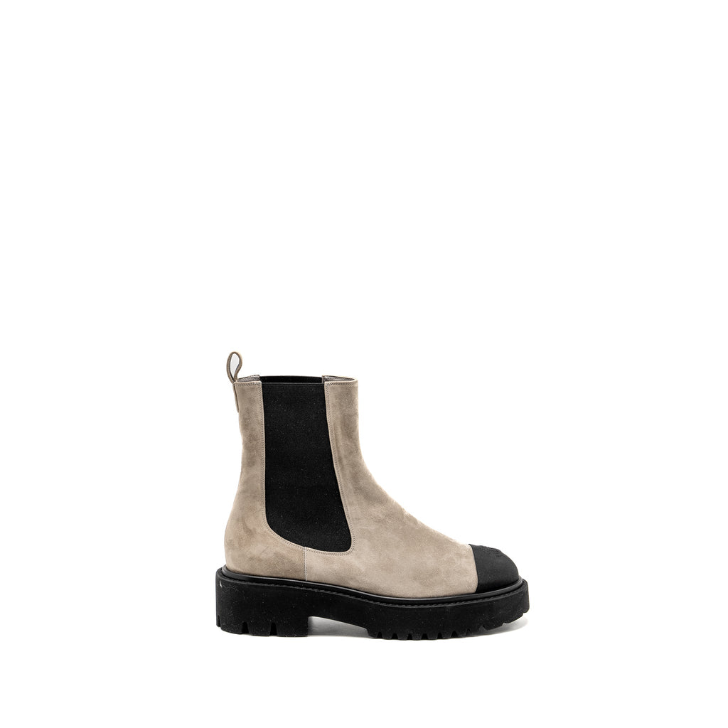 CHANEL 22K ANKLE BOOTS SUEDE CALFSKIN/GROSGRAIN LIGHT GREY/BLACK