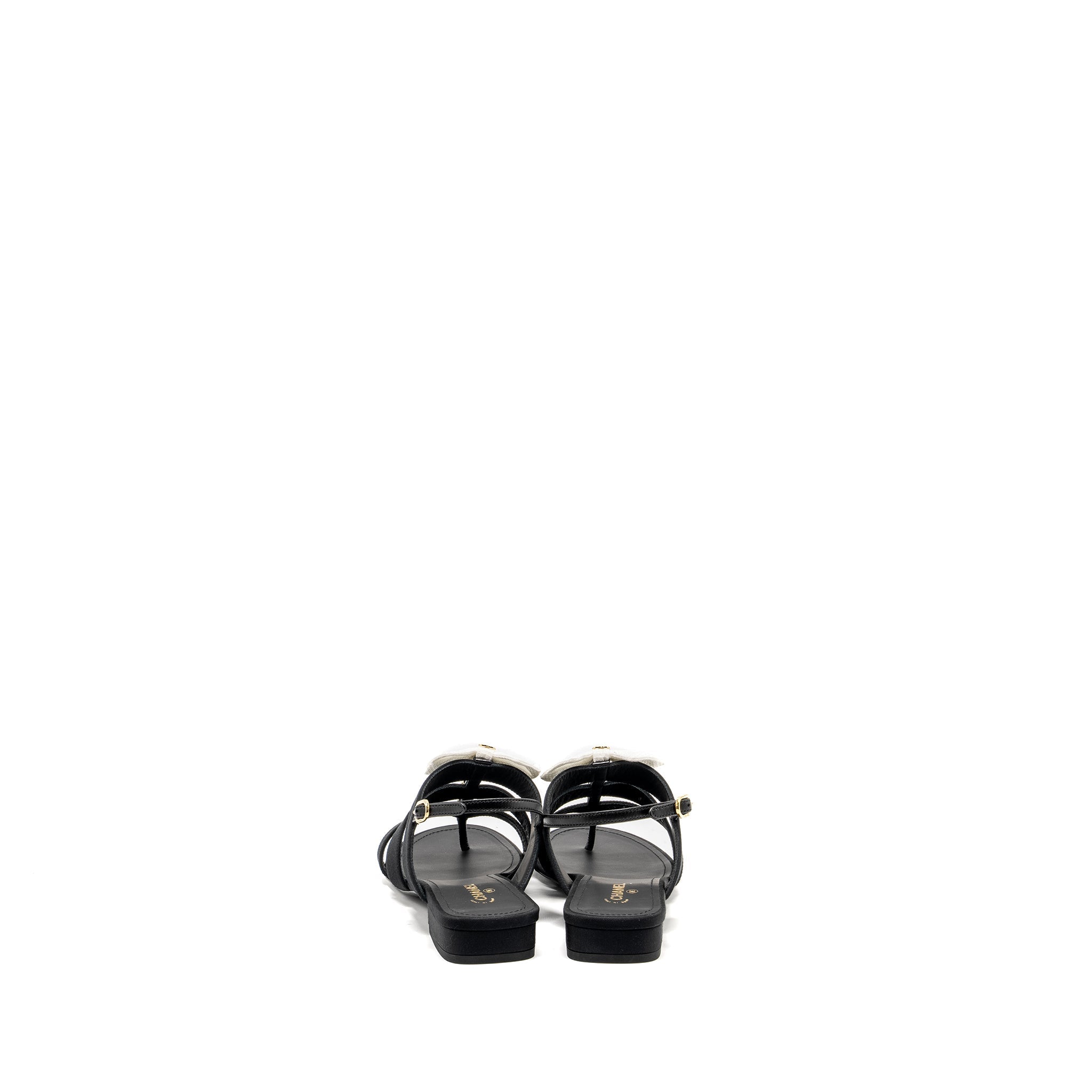 CHANEL 21K GROSGRAIN CHAIN CC LOGO WITH WHITE BOW SANDALS BLACK LGHW