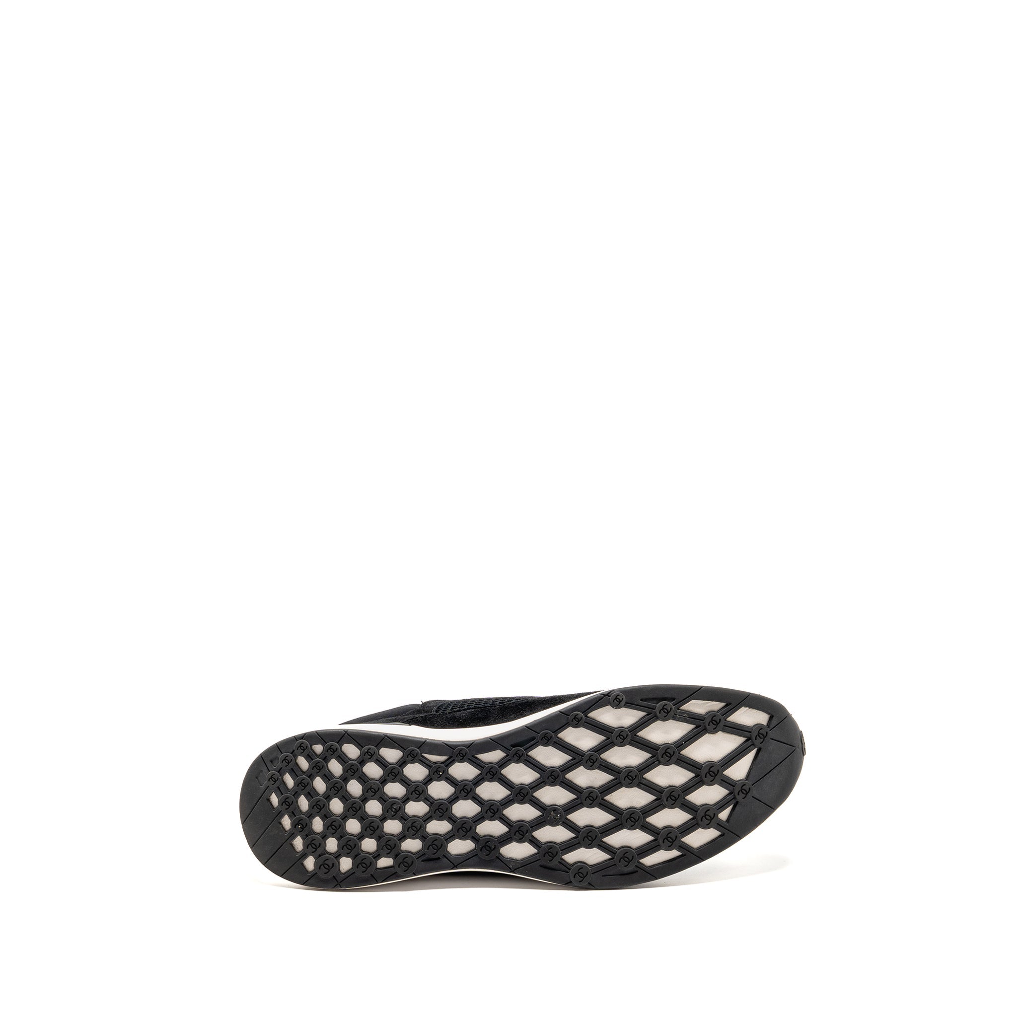 CHANEL CC LOGO SNEAKERS SUEDE / MESH BLACK / WHITE