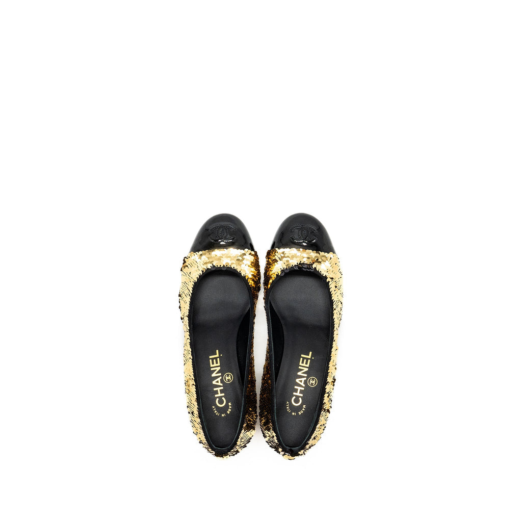 CHANEL 21K PUMPS SEQUINS/PATENT GOLD/BLACK