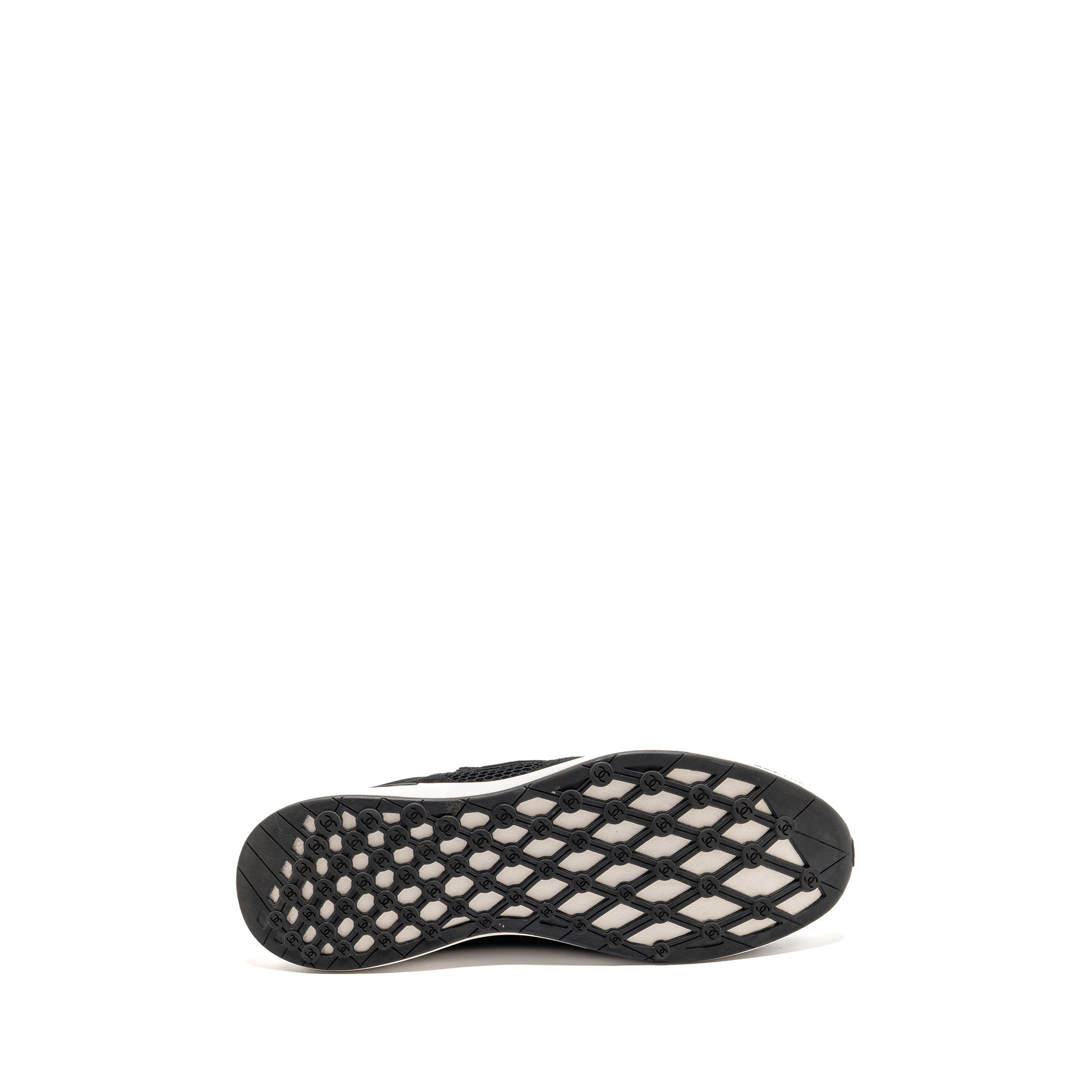 CHANEL CC LOGO SNEAKERS SUEDE / MESH BLACK / WHITE