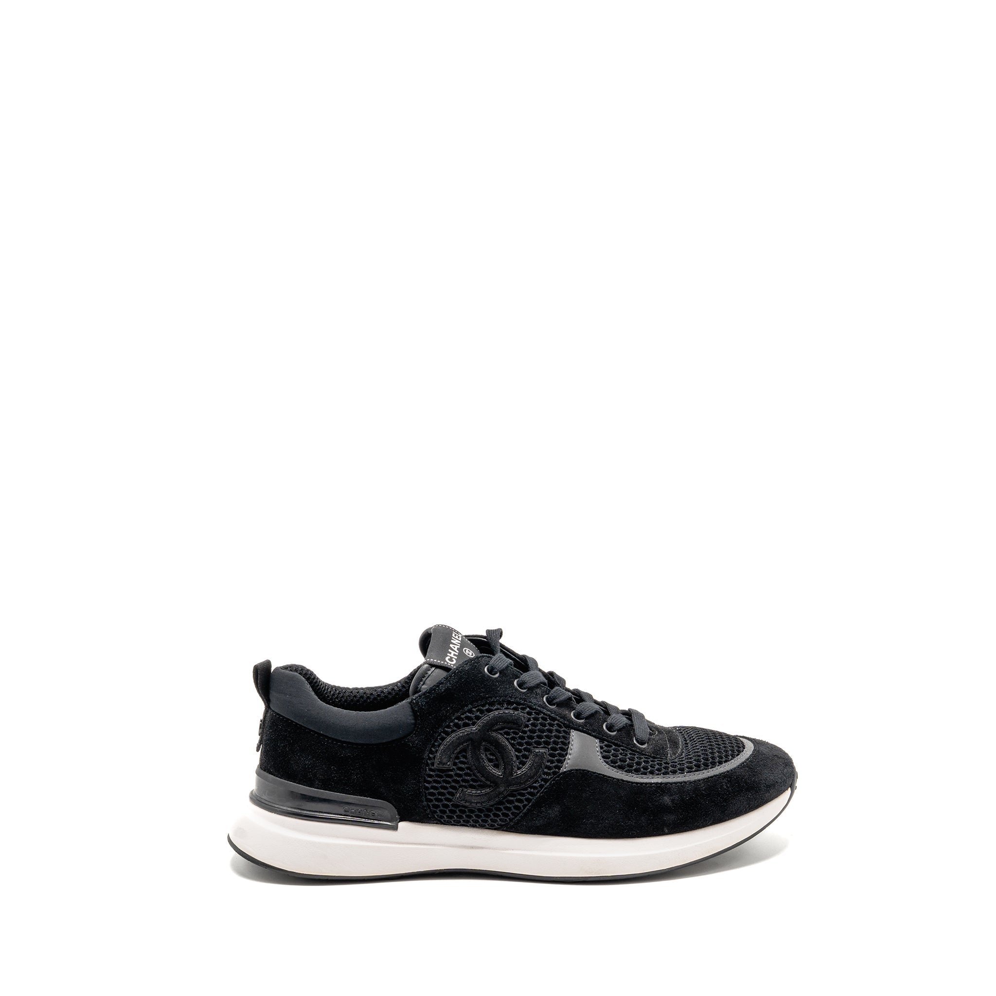 CHANEL CC LOGO SNEAKERS SUEDE / MESH BLACK / WHITE